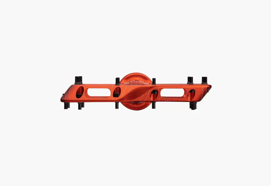 2e648201c11015c2c4625aef972af8a286b002cd_atlas_pedal_orange_rotation_3_pdp_3x.webp