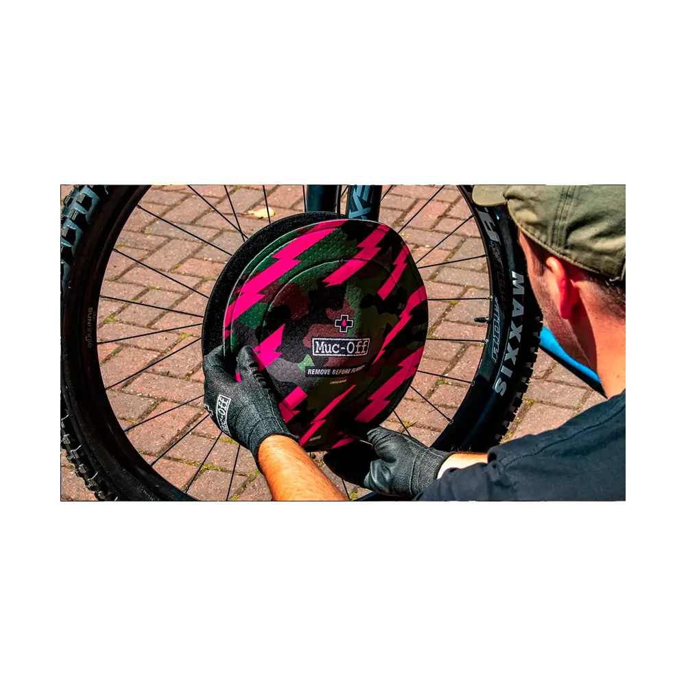 MUC-OFF-PROTECTOR-DE-FRENOS-DE-DISCO-COMUFLAJE_2.webp
