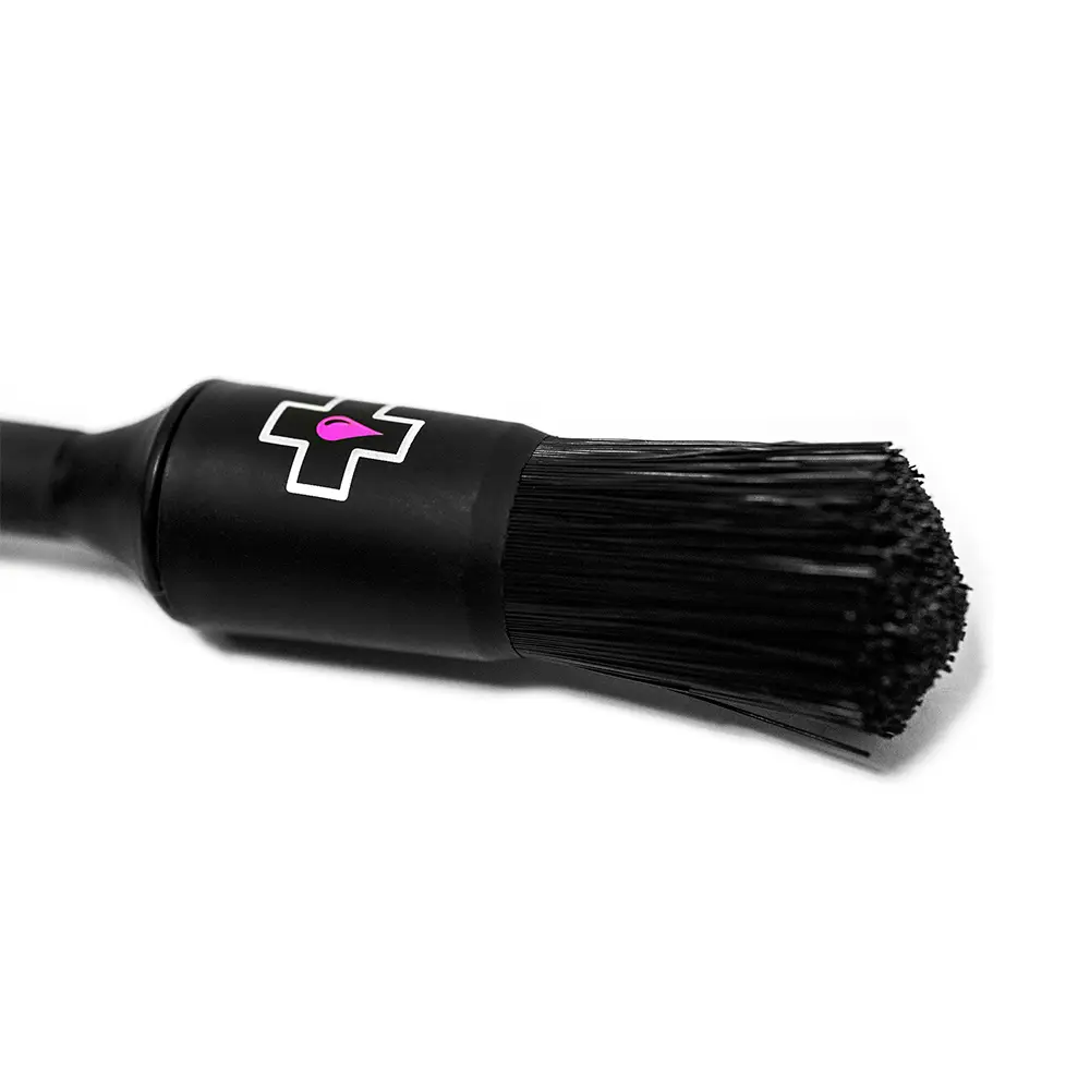 Muc-Off-Cepillo-para-limpiar-y-detallar-transmisión-4.webp